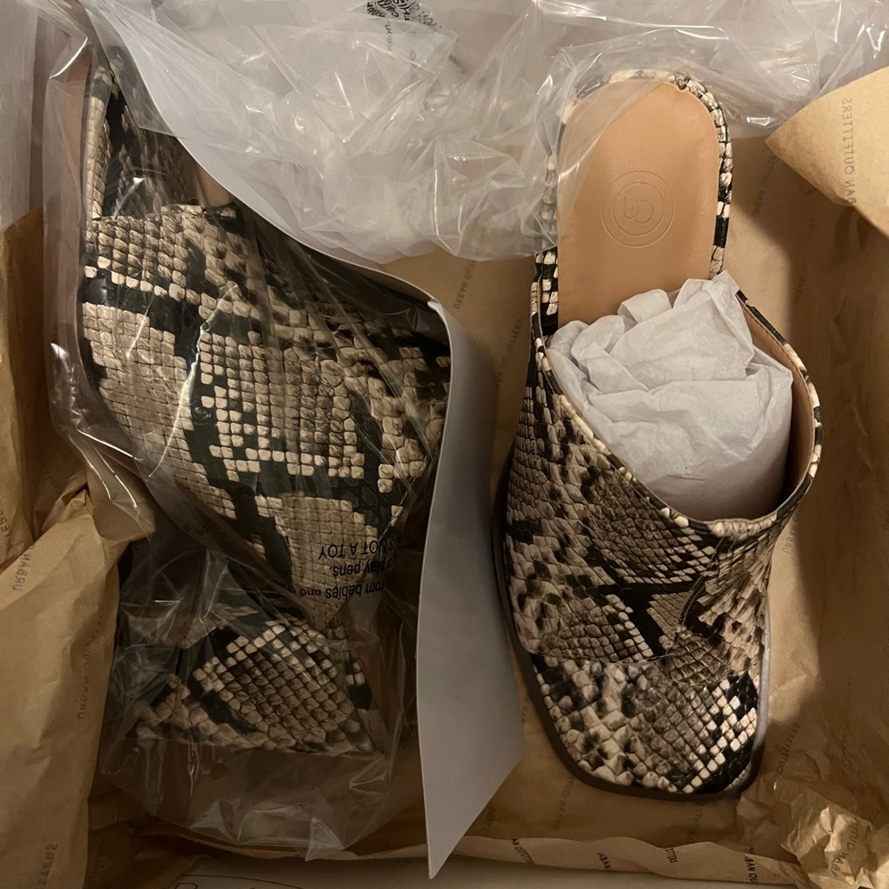 URBAN OUTFITTERS Snake Skin Mules